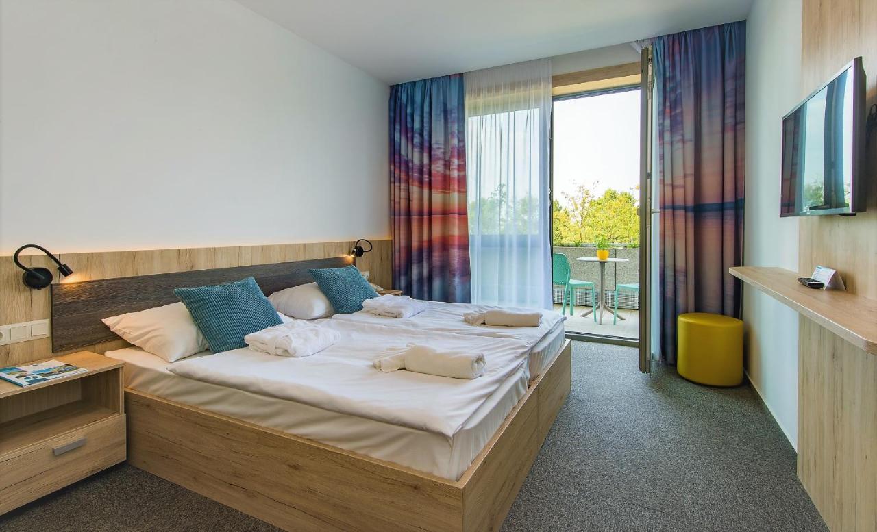 Akademia Hotel 블로톤퓌레드 외부 사진