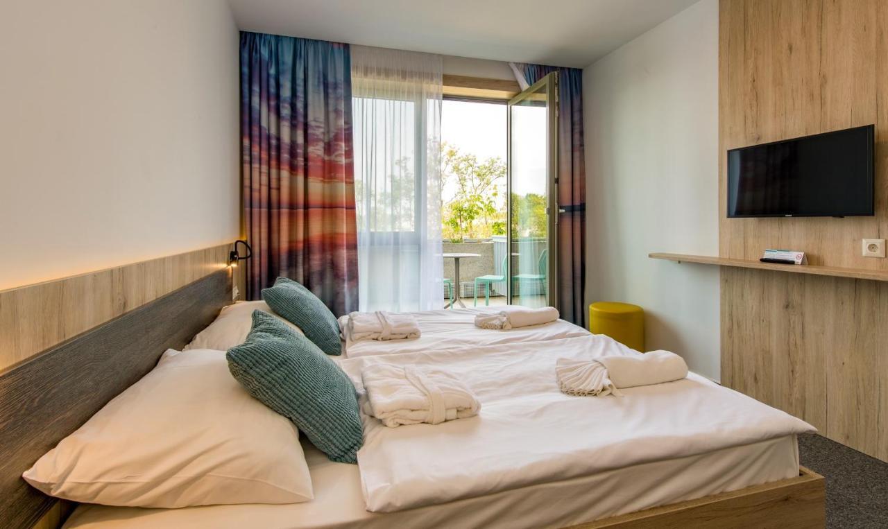 Akademia Hotel 블로톤퓌레드 외부 사진