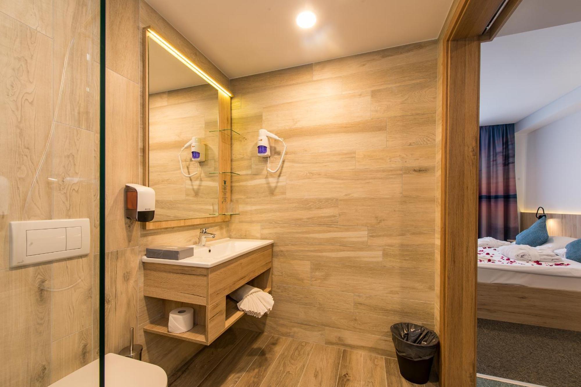 Akademia Hotel 블로톤퓌레드 외부 사진