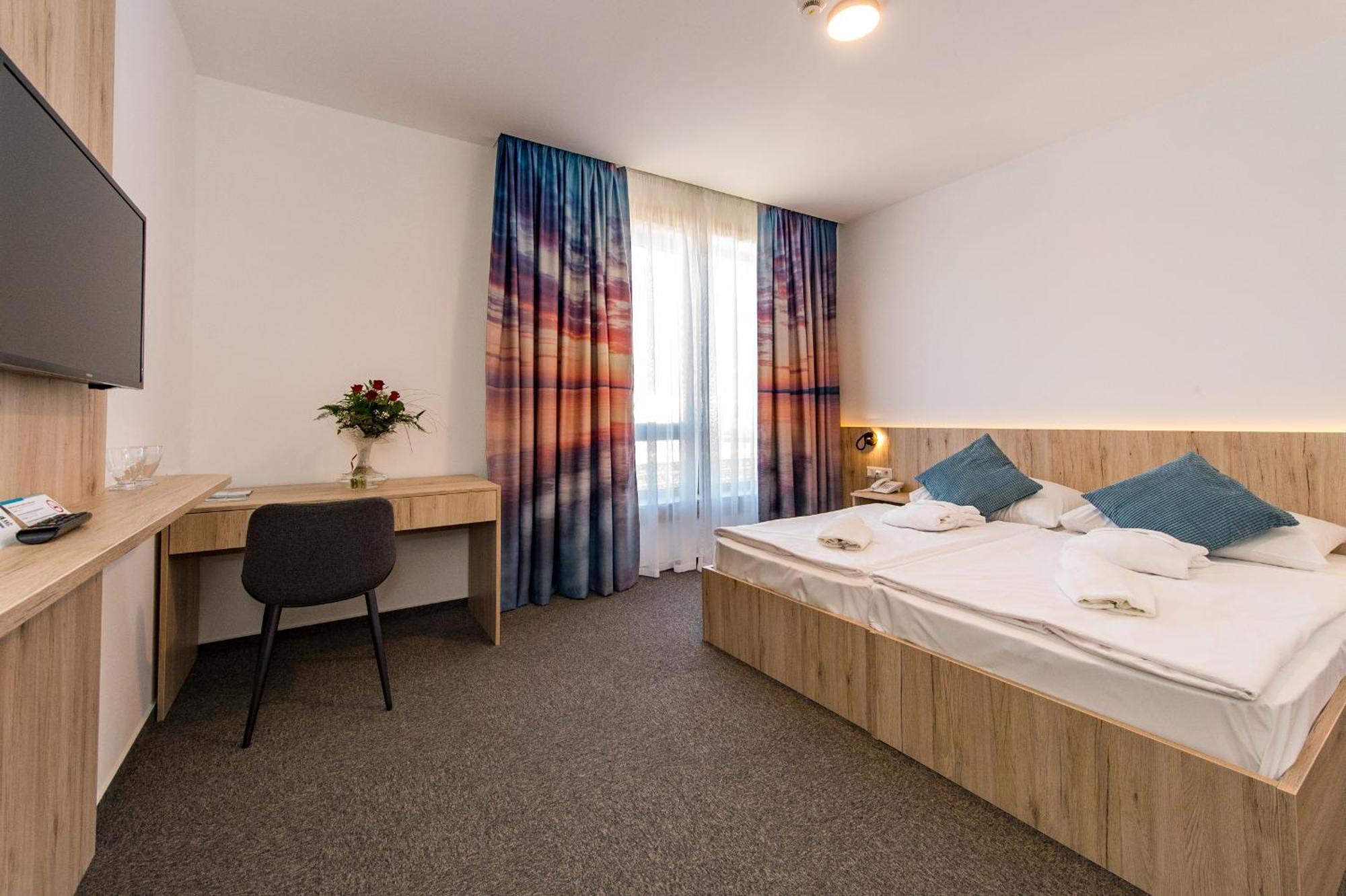 Akademia Hotel 블로톤퓌레드 외부 사진