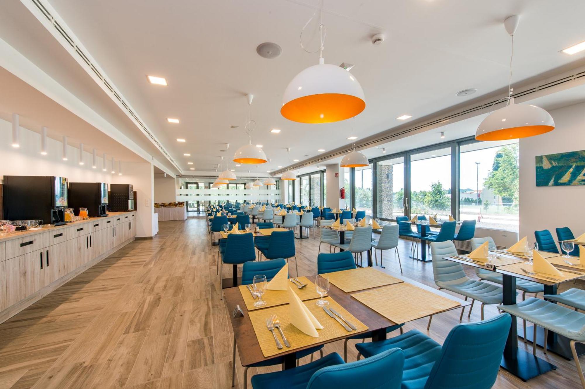 Akademia Hotel 블로톤퓌레드 외부 사진