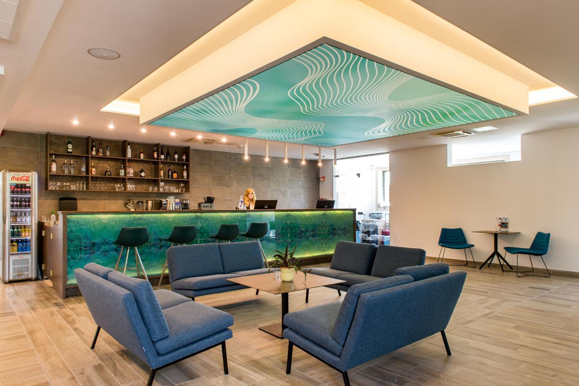 Akademia Hotel 블로톤퓌레드 외부 사진