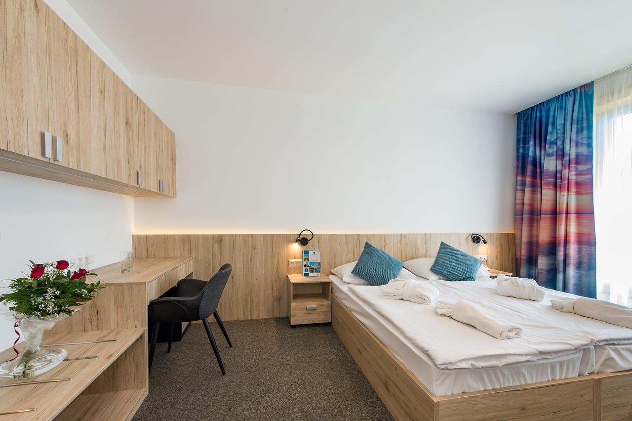 Akademia Hotel 블로톤퓌레드 외부 사진
