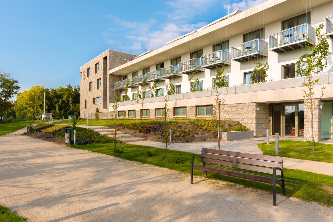 Akademia Hotel 블로톤퓌레드 외부 사진