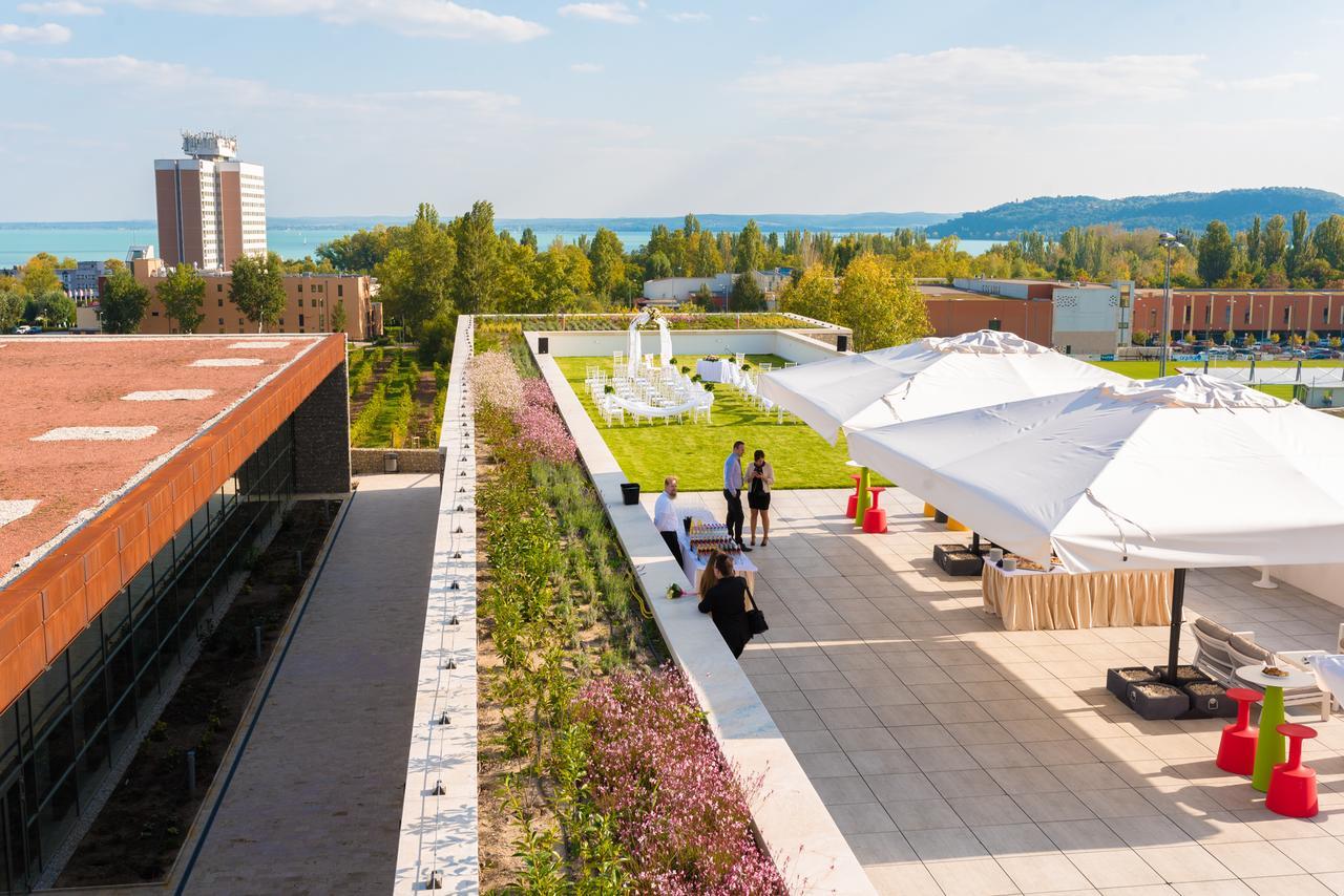 Akademia Hotel 블로톤퓌레드 외부 사진